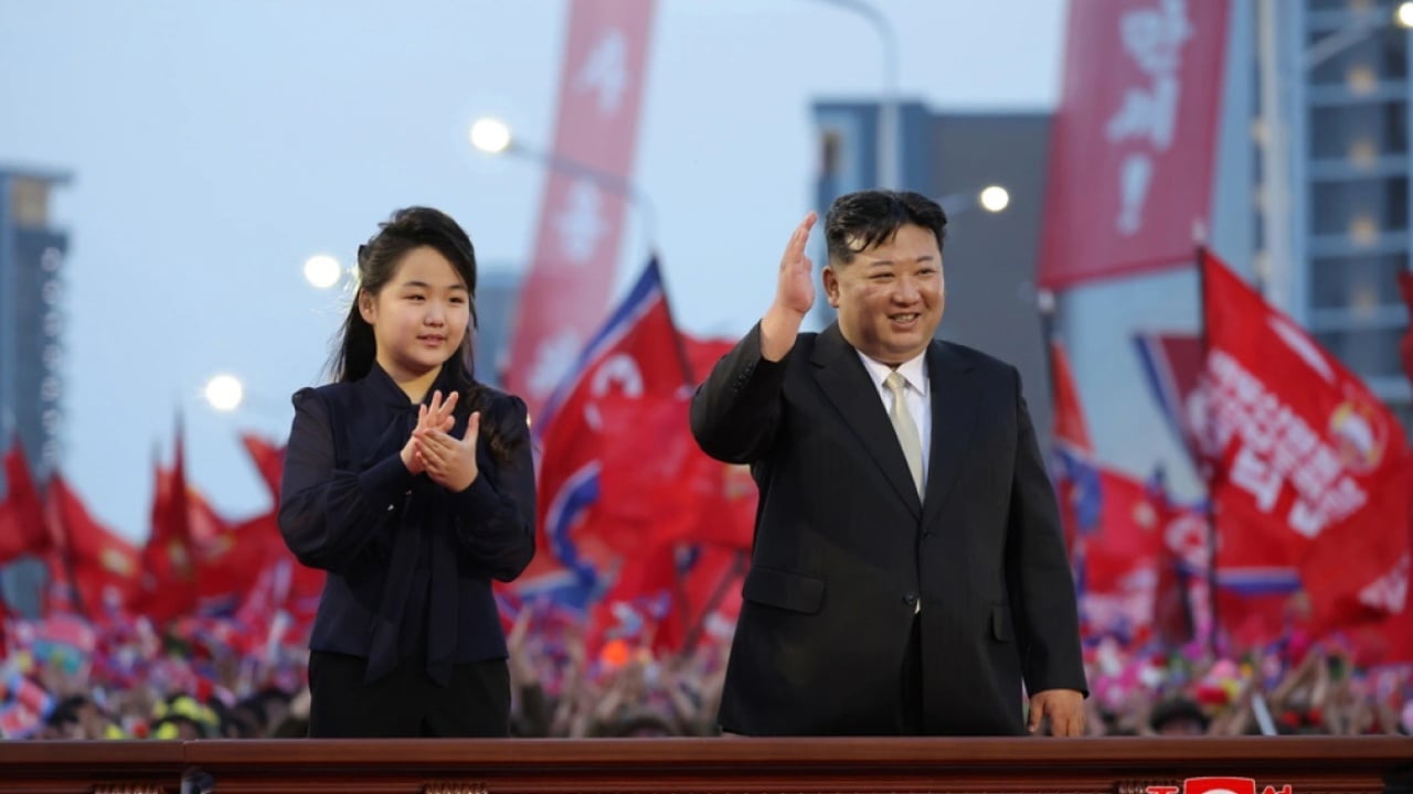 Familja sekrete e Kim Jong un  Seuli  Lideri koreano verior mund të ketë një djalë ose një vajzë më të vogël