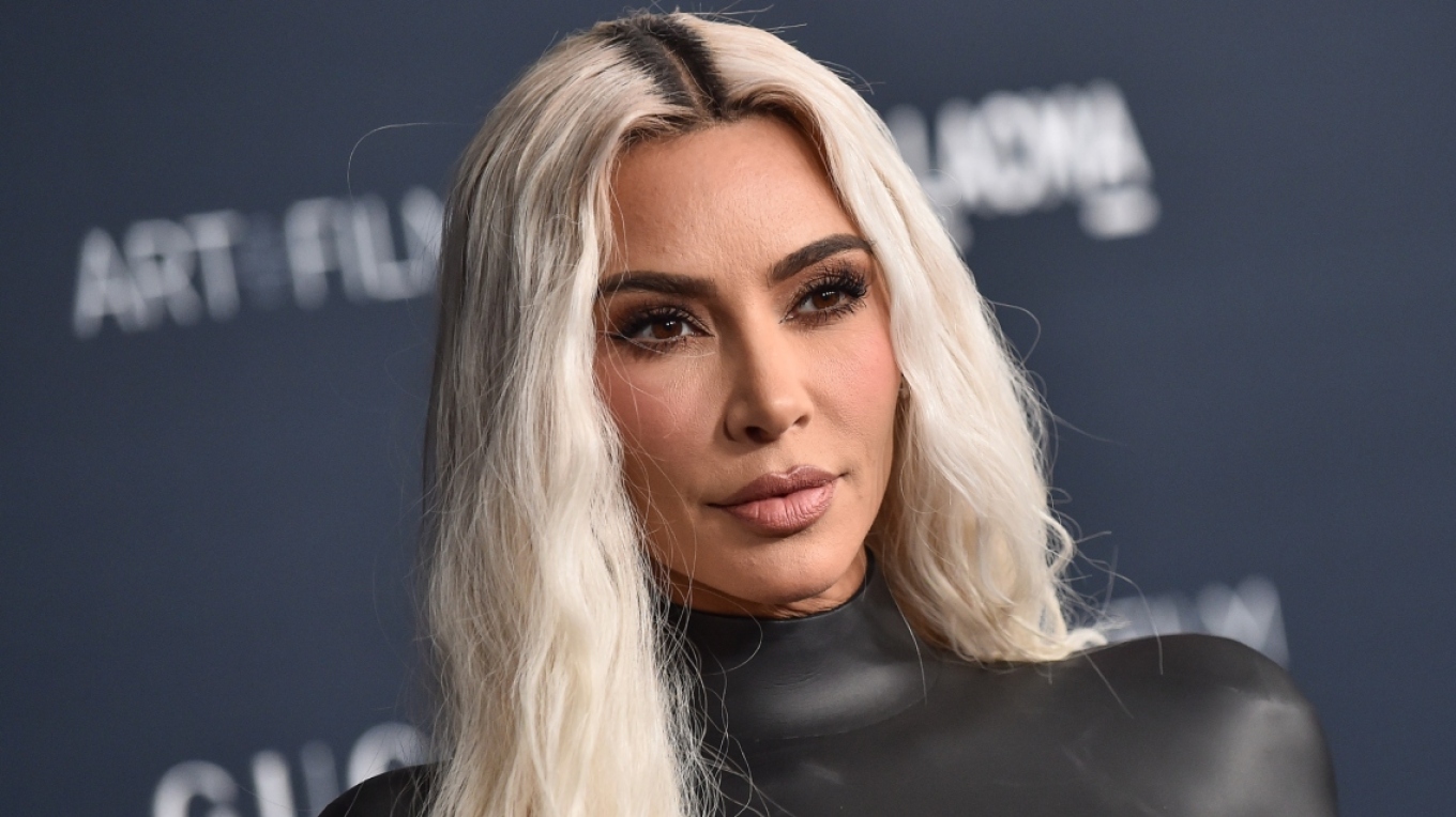 Kim Kardashian merr vetëm 1 euro dëmshpërblim për grabitjen në Paris  i vodhën edhe unazën 4 milionë dollarëshe