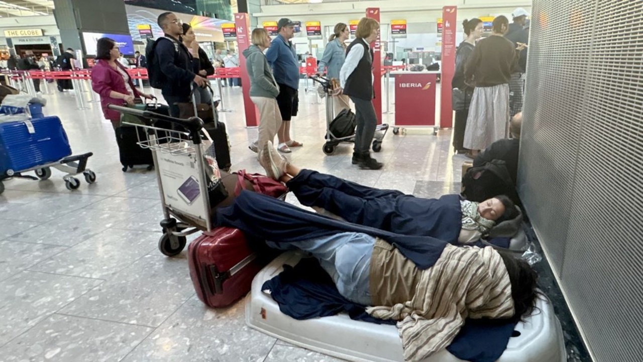 kaos-ne-fluturime-ne-disa-aeroporte-te-britanise-raportohen-vonesa-dhe-nderprerje