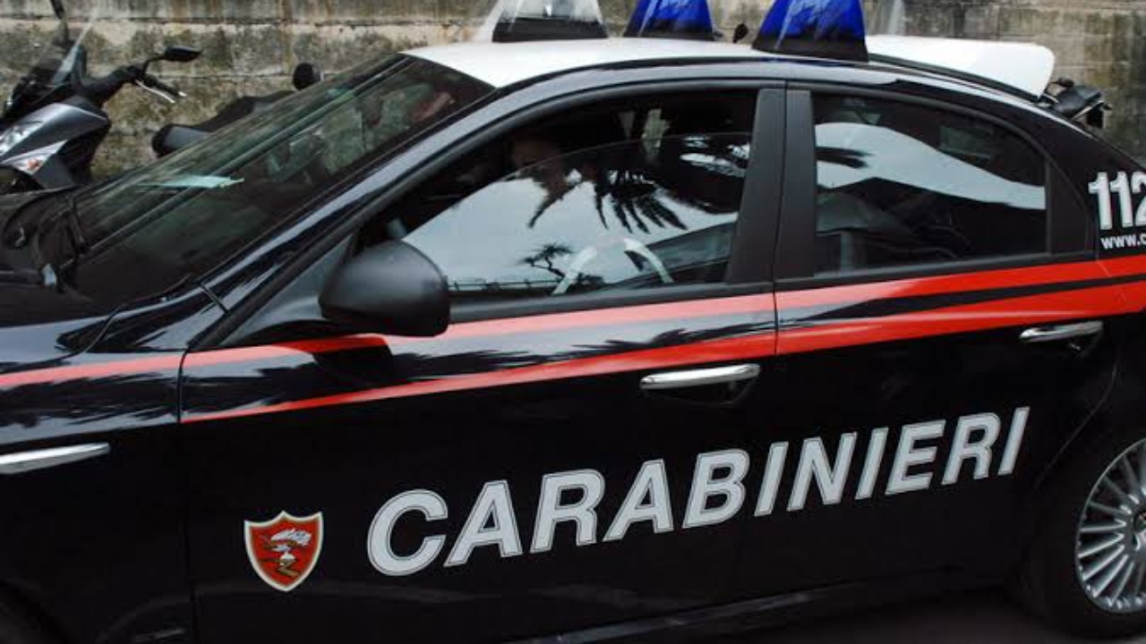 Gjeti portofolin me rreth 3000 euro në një pikë karburanti  52 vjeçari e dorëzon në polici
