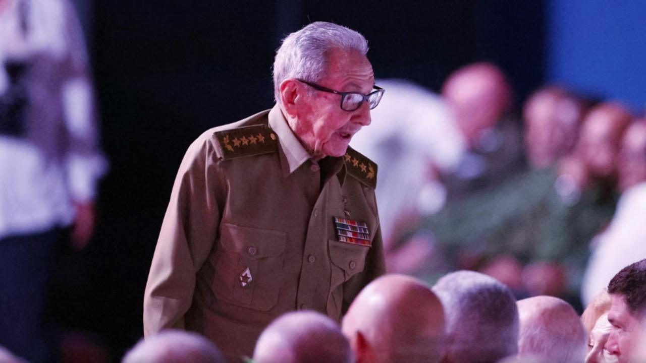 raul-castro-ne-shtratin-e-vdekjes-mediat-kubaneze-ngrejne-spekulime-po-mbahet-ne-jete-nga-aparaturat-mjekesore
