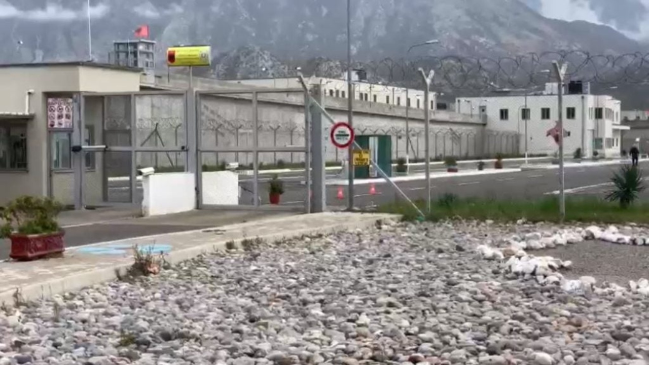 Mbyti me duar bashkëshorten në vitin 2015  humb jetën i dënuari në Burgun e Reçit