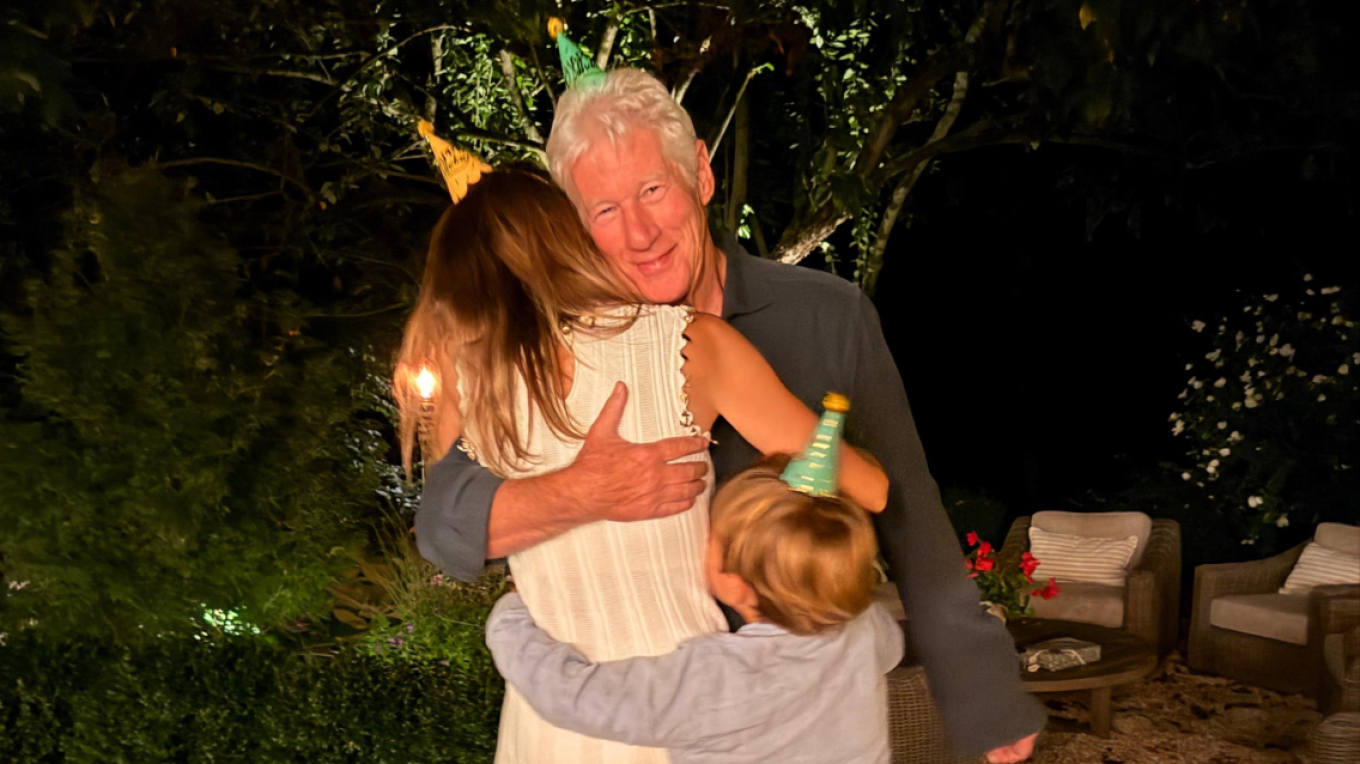 Richard Gere feston 77 vjetorin  bashkëshortja e emocionon me urimin  Nuk do të zgjidhja askënd tjetër veç teje
