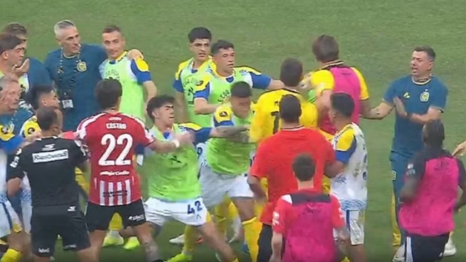 Skandal në Superkupën argjentinase  Estudiantes Rosario Central mbyllet me sherr mes skuadrave