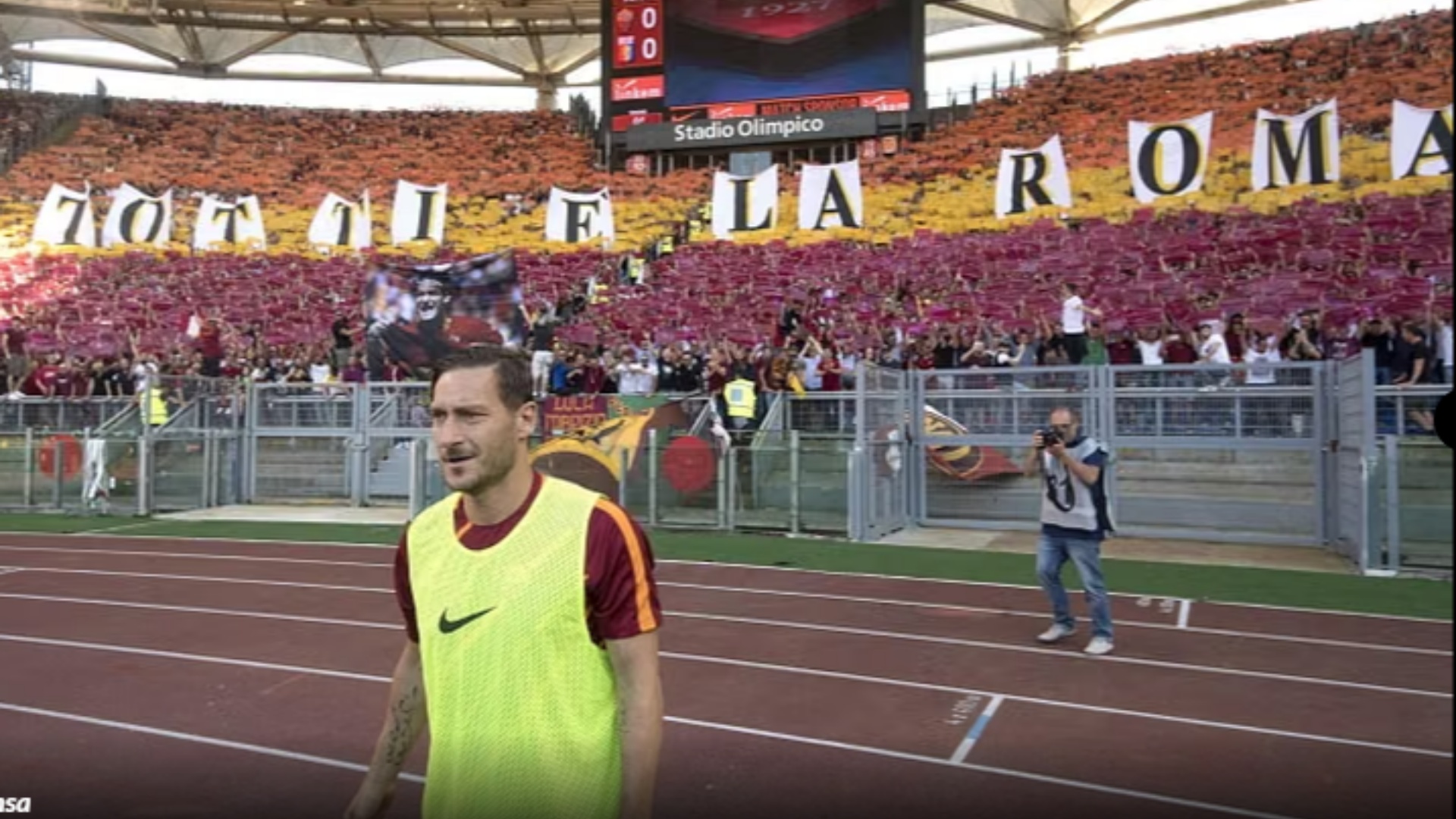 Totti rrëfehet në 50 vjetorin e tij  Do të doja të luaja me Ronaldo Fenomenin  Nëse do largohesha nga Roma  do shkoja te Milani 