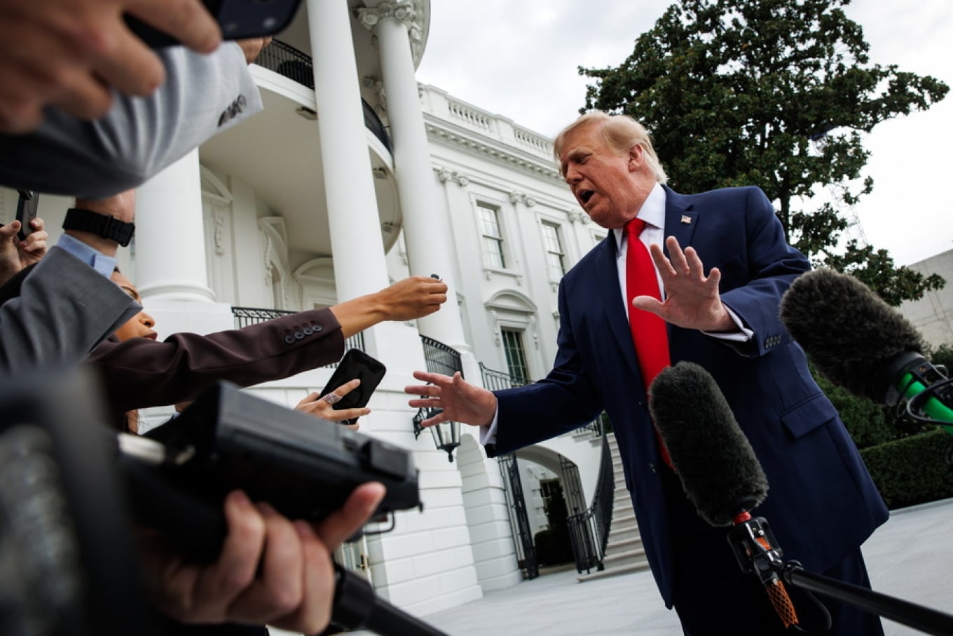 Arrestimi i pesë burrave që po planifikon sulme terroriste në bazën ajrore RAF Fairfor, Trump: Fantastike, do shkaktonin dëm të madh