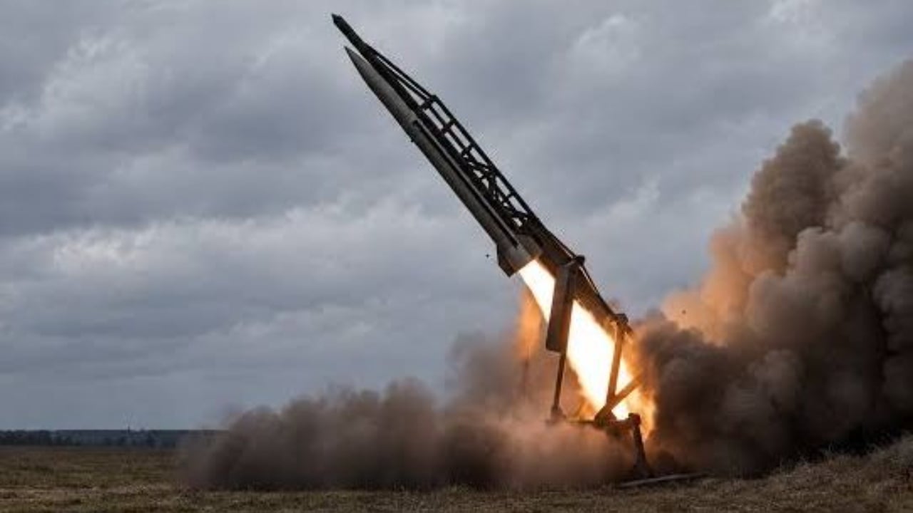 Ukraina sulmon për herë të parë Rusinë me raketa balistike, Zelensky: Goditëm objektet e industrisë së naftës