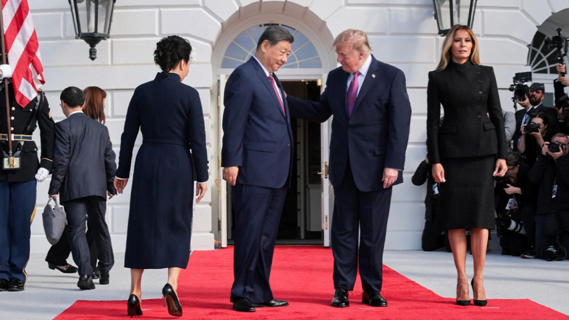 Vizita shtetërore e Xi Jinping në SHBA  presidenti kinez mbërrin në Shtëpinë e Bardhë  pritet nga Trump dhe Melania