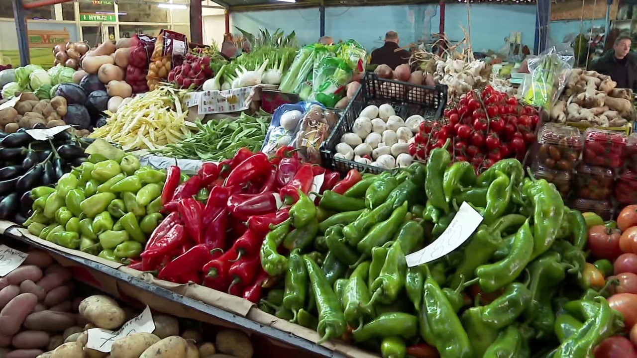 Çmimet rriten  masat mungojnë  Greqia ul çmimet e mbi 1600 produkteve  Shqipëria vetëm i numëron në platformë