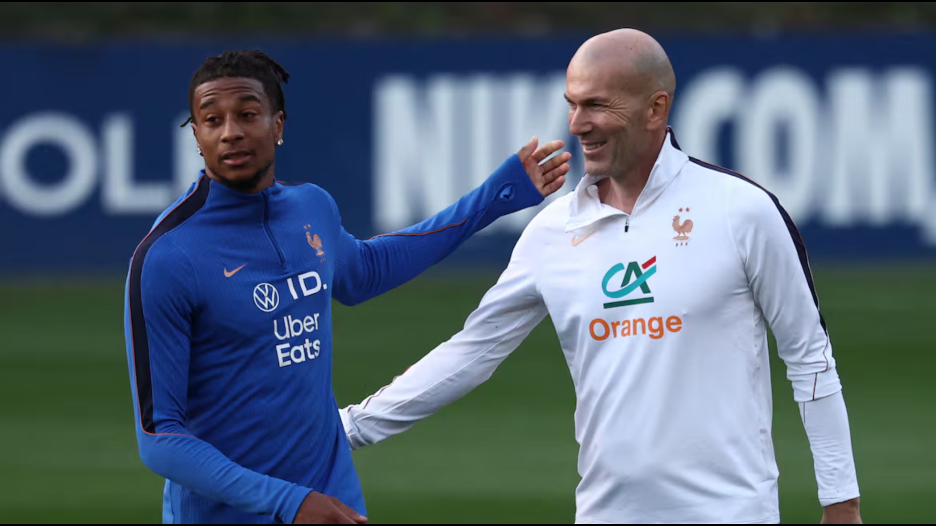 Franca  Zinedine Zidane merr zyrtarisht  timonin  në dorë  drejton stërvitjen e parë të Bluve