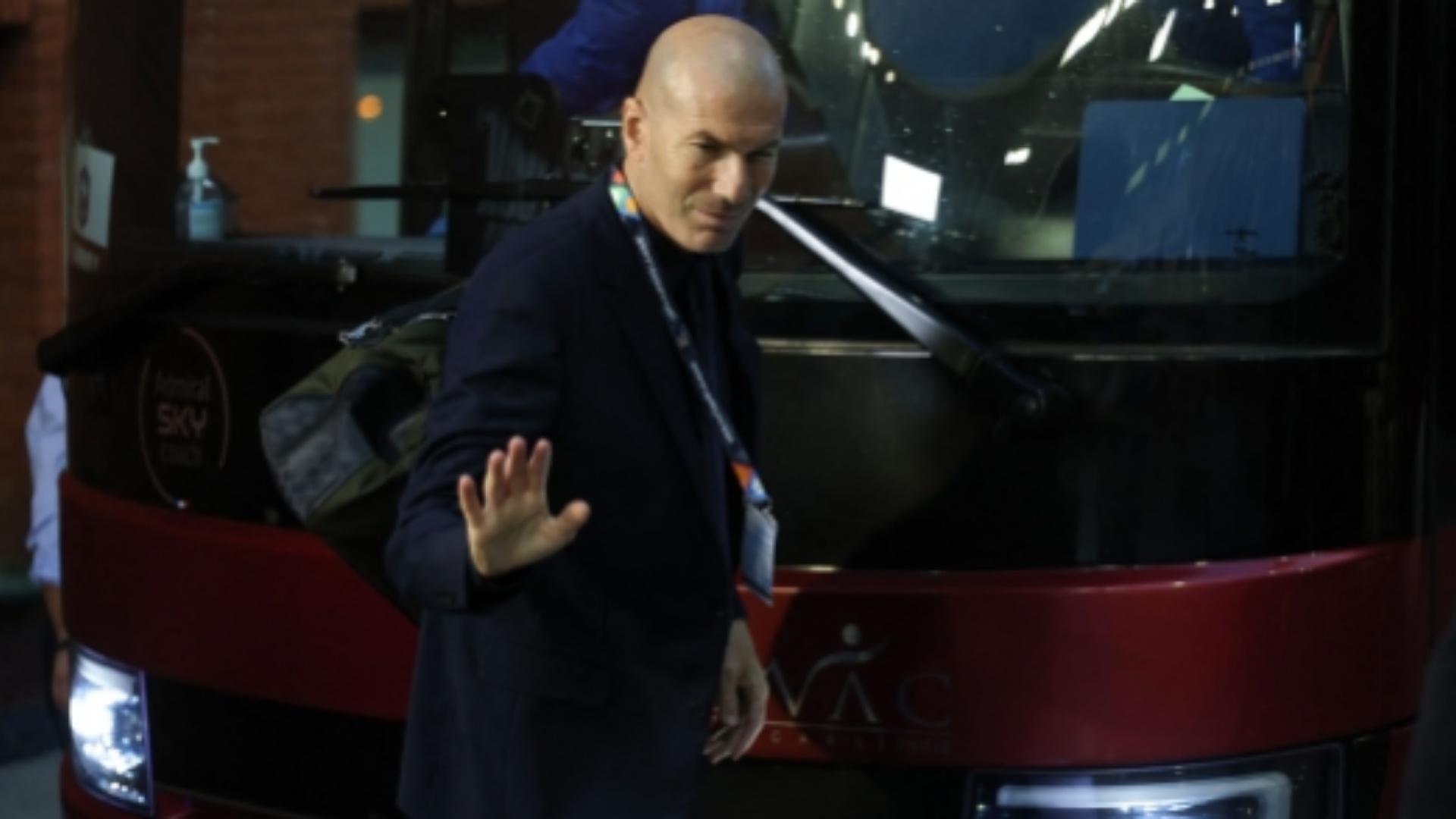 Të gjithë  të çmendur  për Zidane  pak para dhe shumë duartrokitje  Franca është në këmbët e tij