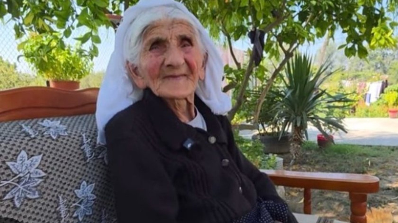 U bë e njohur si gruaja më e vjetër në botë  Qeveria i jep pension të posaçëm 117 vjeçares shqiptare