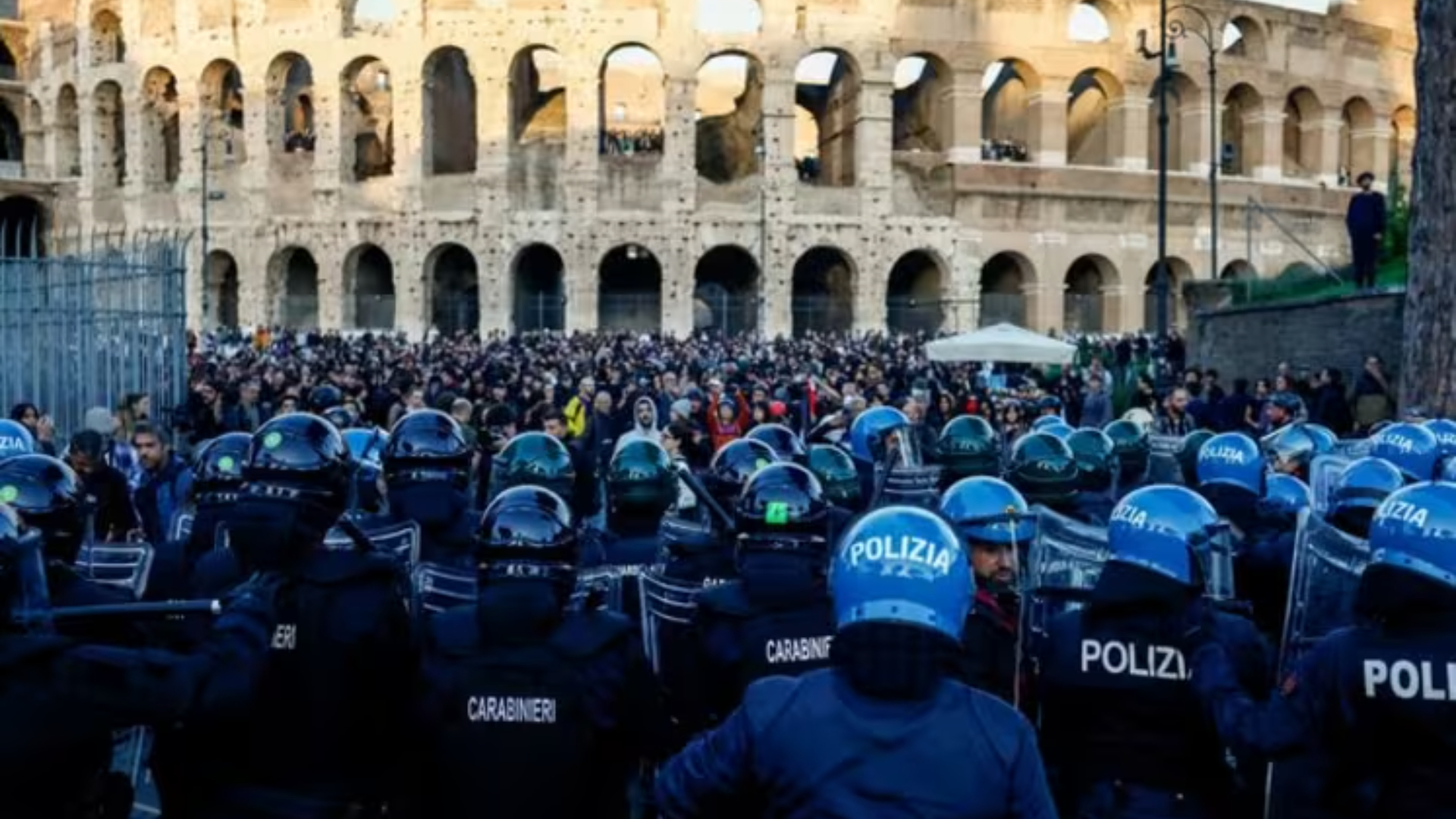 Foto nga burimi: “Ulni armët, rrisni pagat”! Italia përgatitet për valë të re protestash në 30 tetor
