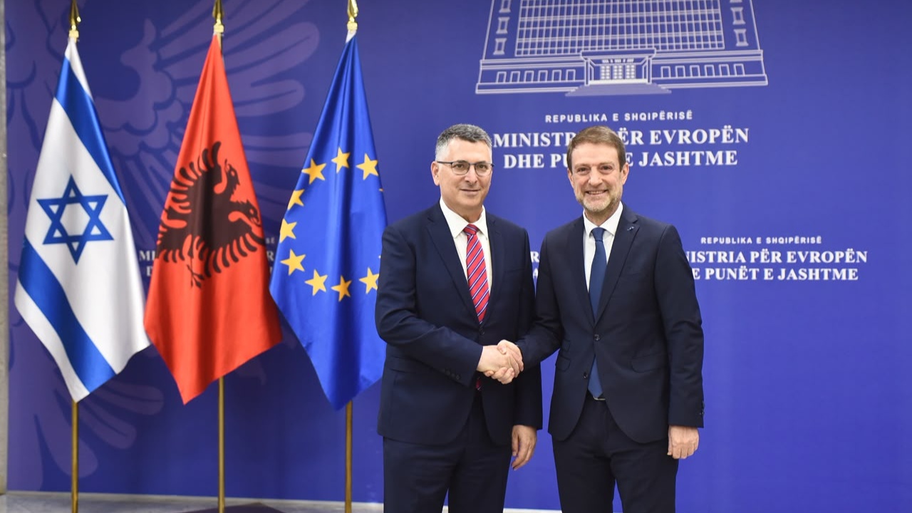 Ministri izraelit Gideon Sa ar në Tiranë  nënshkruan marrëveshjen ndërqeveritare me homologun Ferit Hoxha