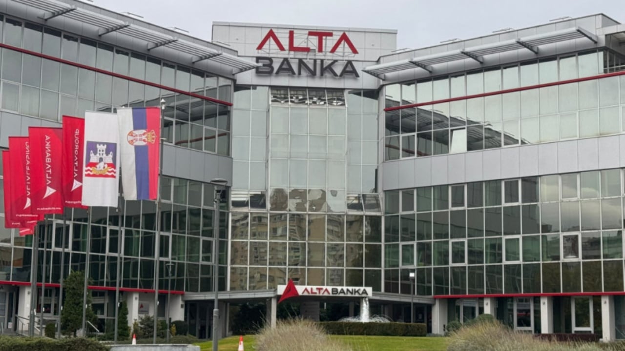 Mbyllet banka e afërt me Vuçiçin, nisin hetimet pas dyshimeve për 50 milionë euro jashtë vendit, përfshirë Moskën