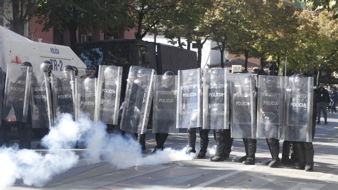 U paralajmërua nga Rama  Qeveria miraton vendimin për shpërblimin për 2750 efektivët e policisë në frontin e protestës