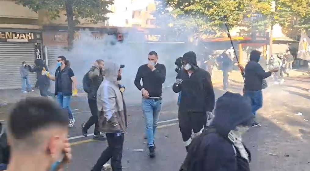 Protesta te Ministria e Arsimit  dëmtohet një efektiv i FNSH