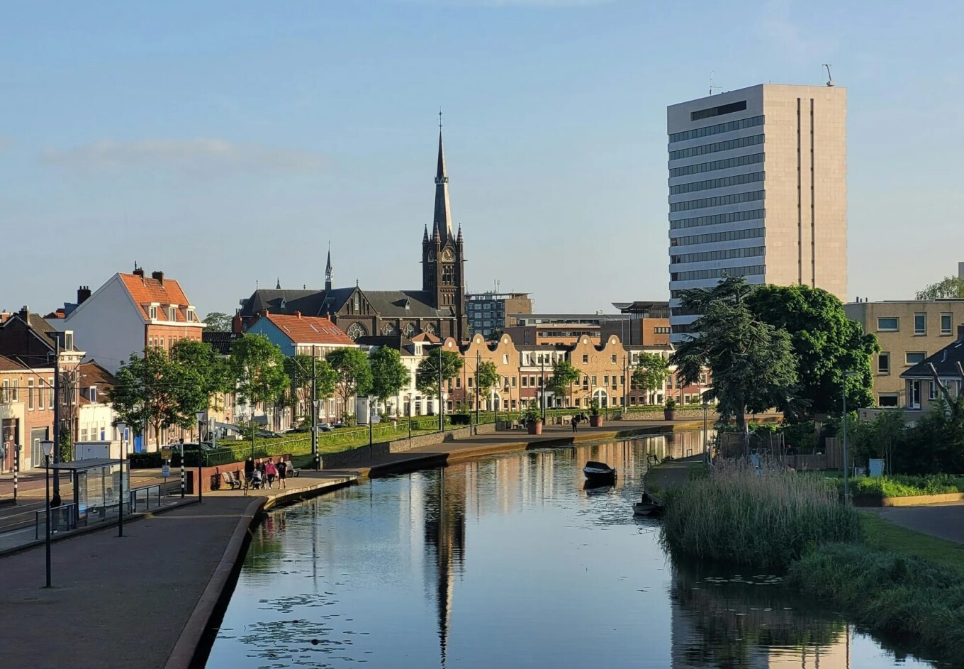 Foto nga burimi: Holanda planifikon të shkurtojë 25 mijë vende pune në sektorin publik, synon të kursejë 3.5 miliardë euro