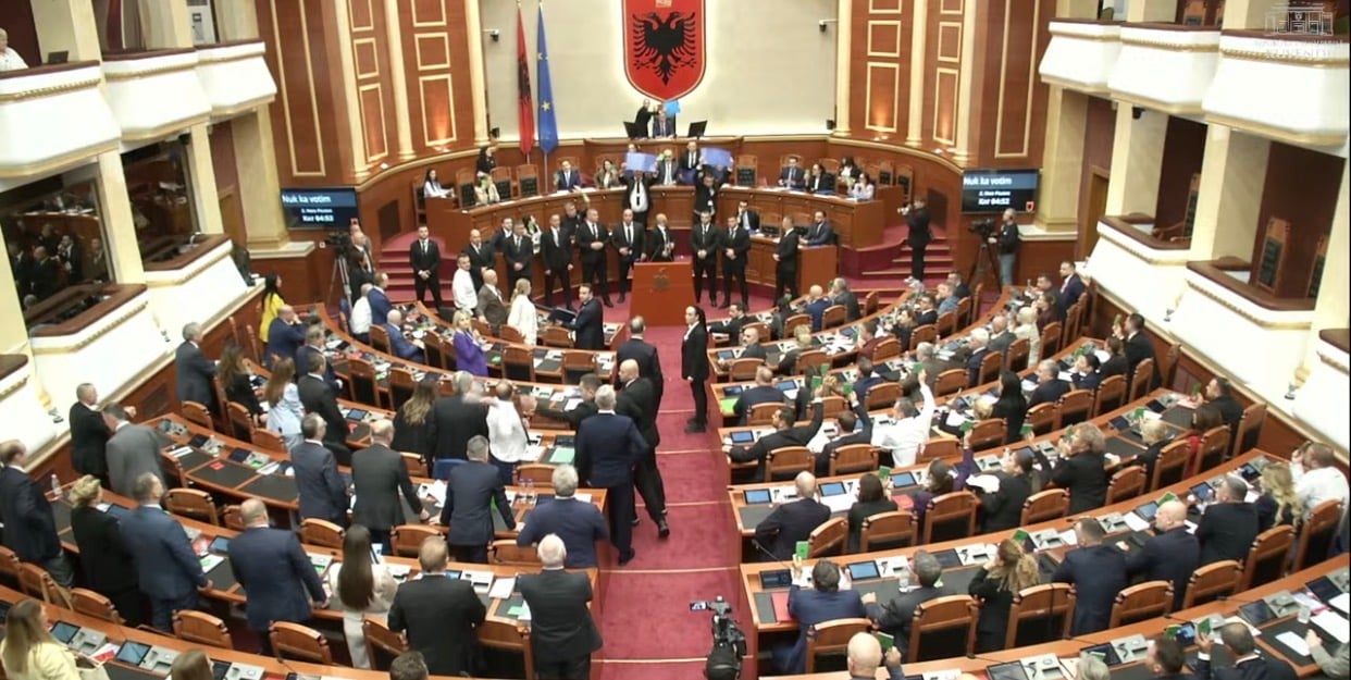 85 vota pro Reformës Territoriale/ Kuvendi e miraton pas një seance maratonë