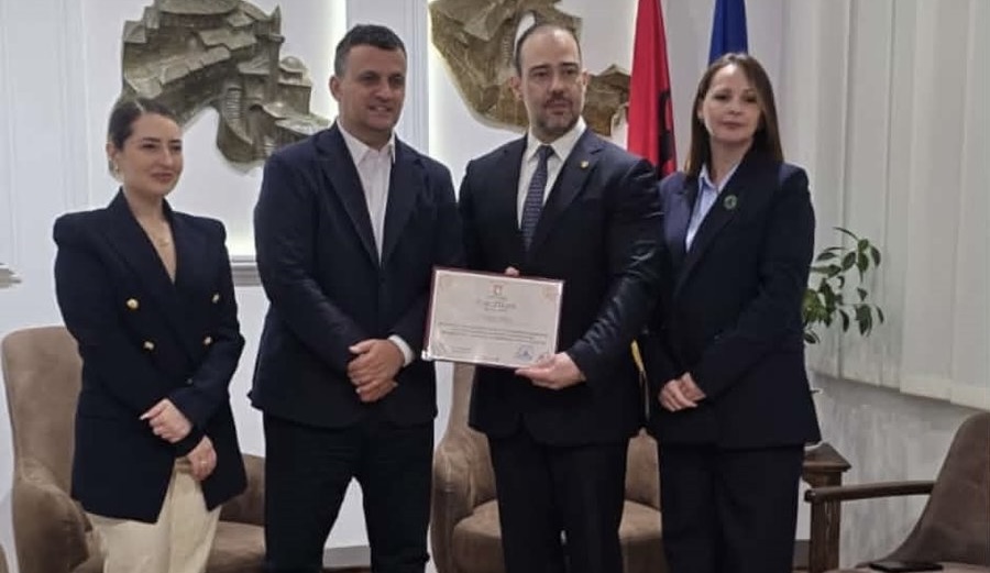 Nga skena e Bodybuilding ut botëror te titulli  Qytetar Nderi  i Gjirokastrës  nderohet Marin Meksi