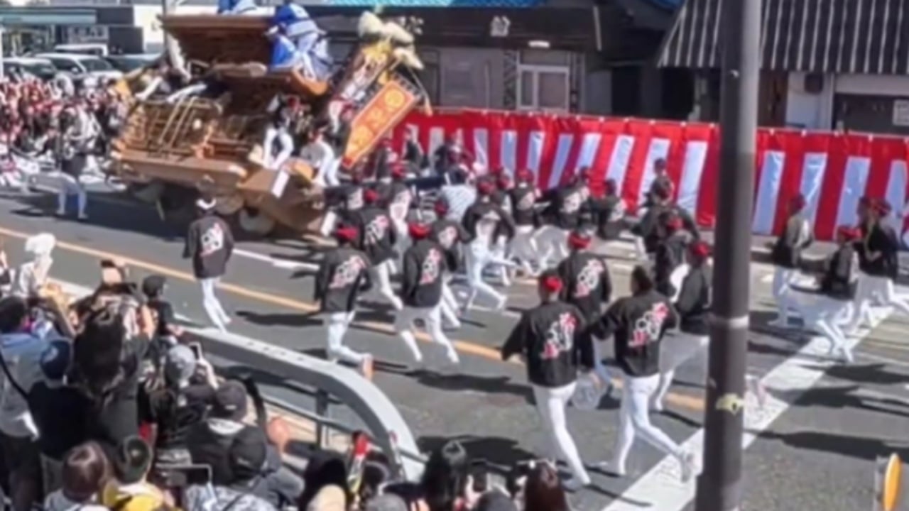 E rëndë në festivalet tradicionale në Japoni  Dy të vdekur dhe 16 të plagosur  momenti kur përmbysen karrocat prej druri