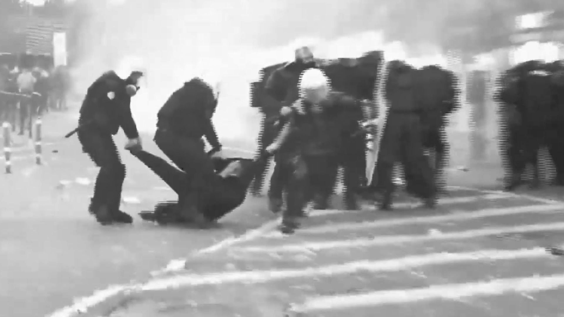  Ndjeva që u përplasa fuqishëm    dëshmia ekskluzive në Fiks Fare e Ledion Ballës që policët i thyen këmbën në protestë 