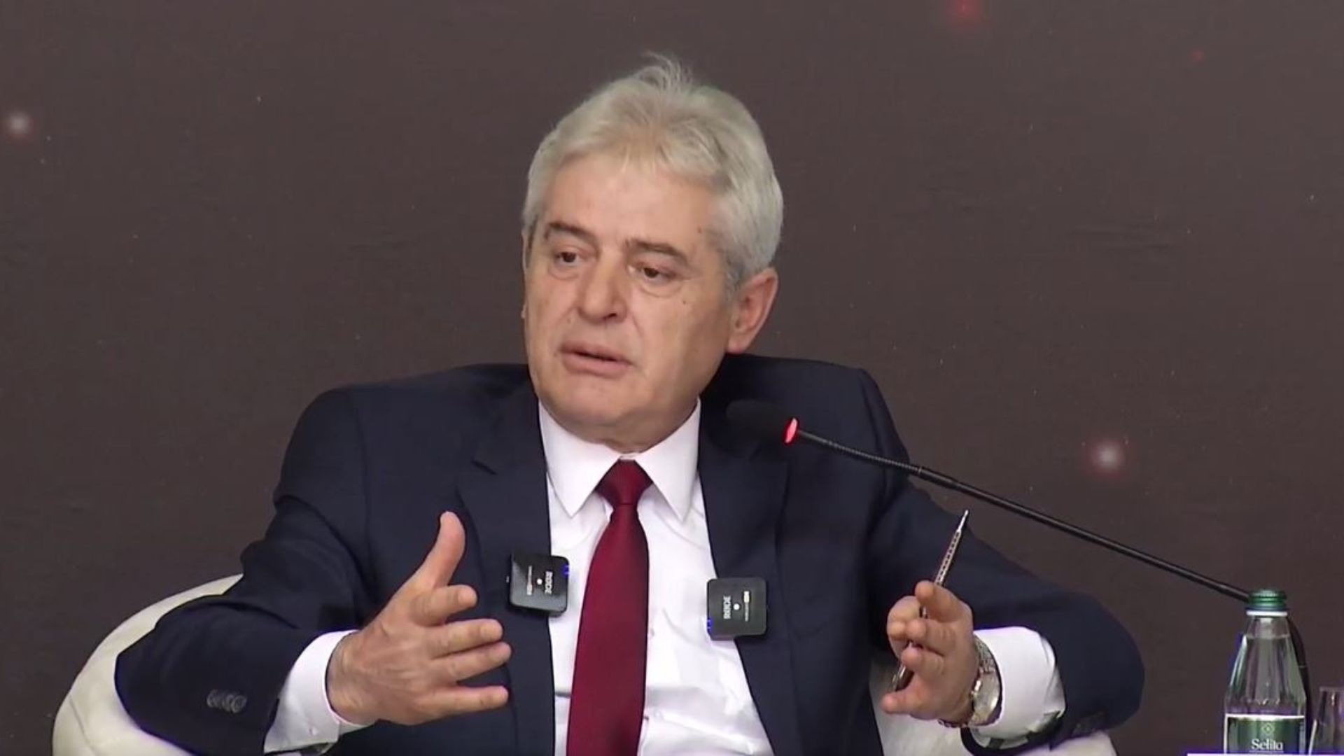  Shqipëria që digjet humbje e të gjithëve   Ali Ahmeti reagon për protestat e dhunshme në Tiranë  Politika shqiptare të dëshmojë maturi dhe urtësi