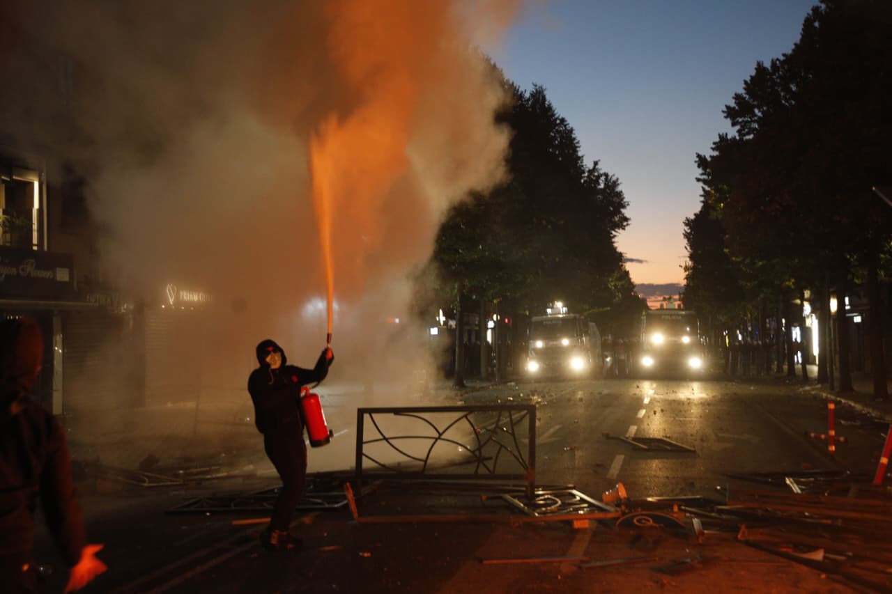 Protesta e dhunshme në Tiranë, reagon ambasada amerikane, thirrje shtetasve të saj: Shmangni demonstratat