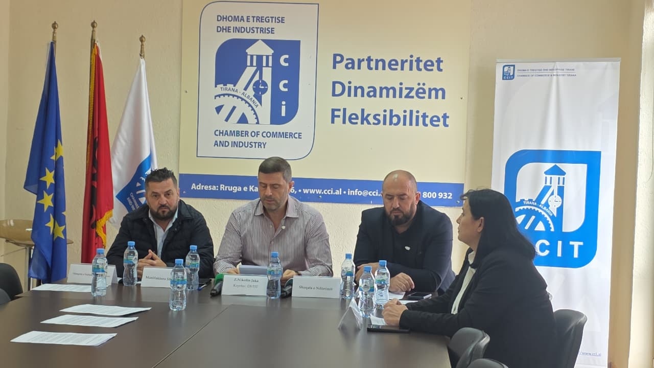 Dëmet gjatë protestave/ Dhoma e Tregtisë dhe 8 shoqatat e biznesit apel Policisë: Mbroni jetën dhe pronën publike e private, autorët e dhunës të mbajnë përgjegjësi