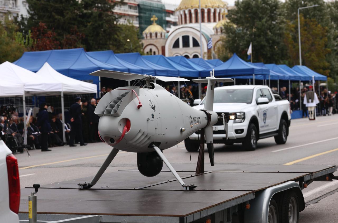 Foto nga burimi: Greqia feston 28 Tetorin me paradë madhështore ushtarake, dronë dhe avionë luftarakë F-16 në festën kombëtare