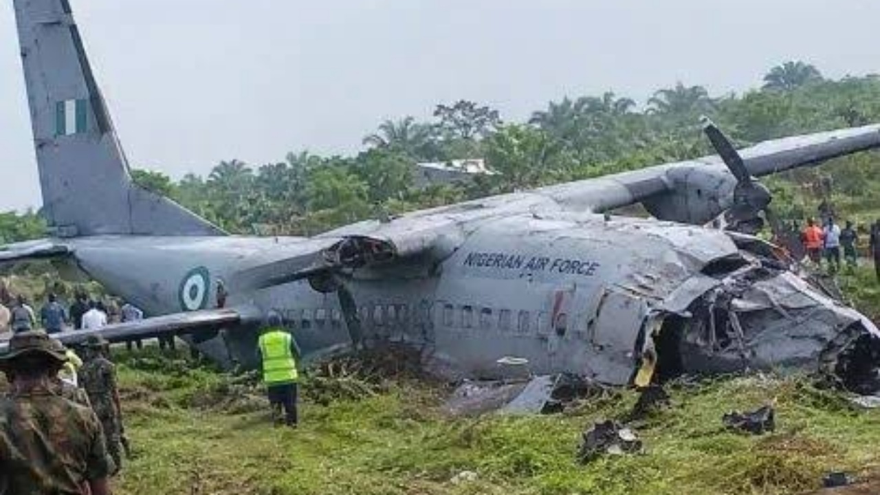Rrëzohet avioni i Forcave Ajrore në Nigeri  në bord ndodheshin dhjetëra pasagjerë  vijojnë kërkimet