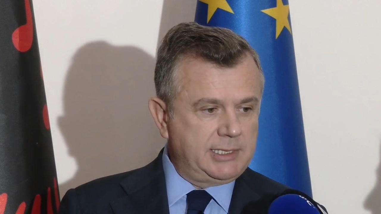 Foto nga burimi: Protestat e dhunshme, Balla pas mbledhjes së Grupit të PS-së: Gjaku i policëve është gjaku i shtetit, të miturit të mos përdoren ‘mish për top’