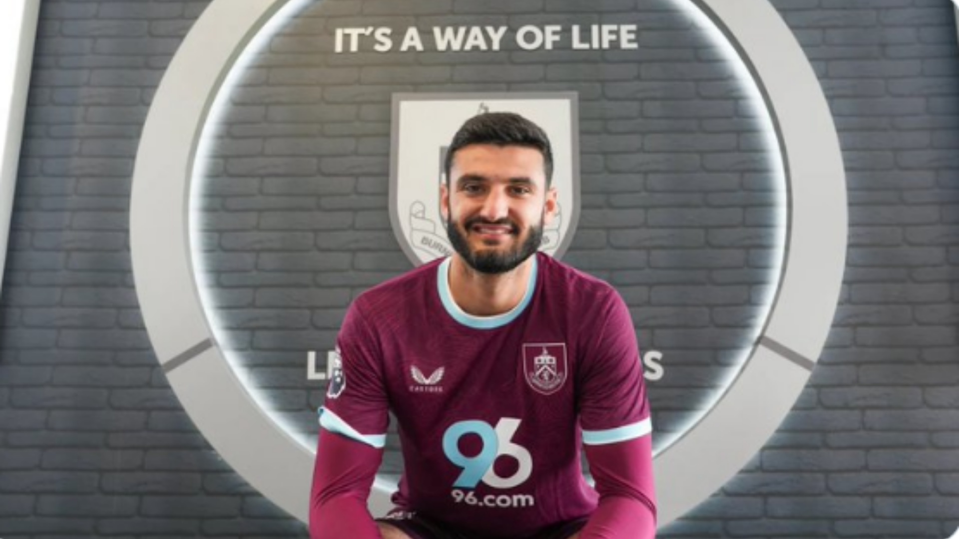 Foto nga burimi: Zyrtare/ Armando Broja mëson emrin e trajnerit të ri, zvicerani Celestini merr frerët e Burnley në dorë