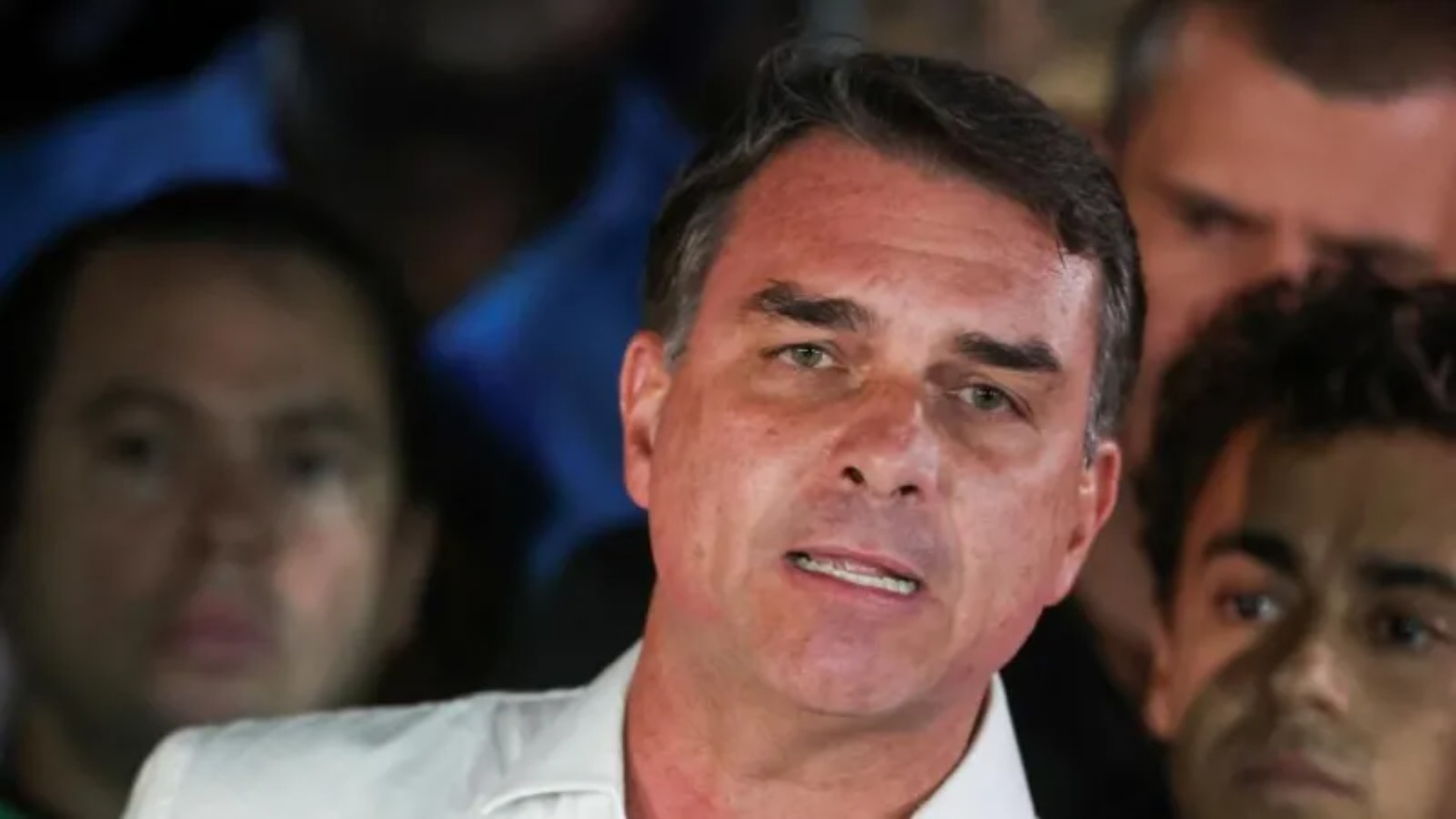 Foto nga burimi: Pas humbjes në zgjedhje, Brazili i anulon pasaportat Flavio Bolsonaro, dyshohet se mund të jetë arratisur