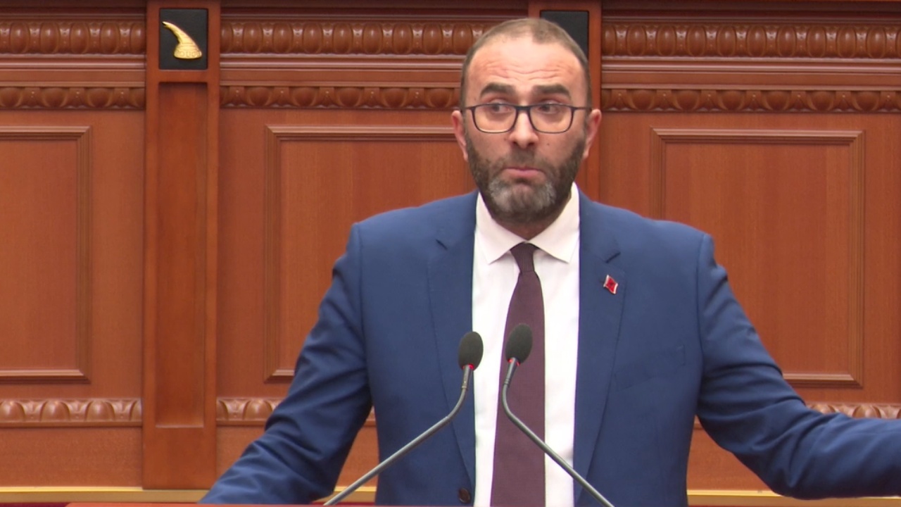 Bardhi në Kuvend për Reformën Territoriale  Shkrihet Divjaka se nuk e do Balluku kryetarin  mbahet Vau i Dejës