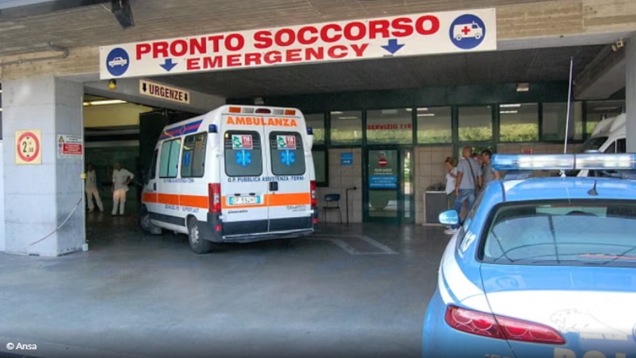 Tronditje në një spital në Itali  Çifti paraqitet me foshnjën e pajetë në një qese  nëna  Nuk e dija që isha shtatzënë