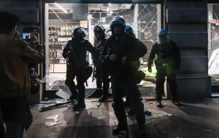Foto nga burimi: Protestat në Itali/ 500 trupa ushtarakë për të mbrojtur Milanon pas dy ditësh trazirash, plaçkitje dhe përleshjesh me policinë