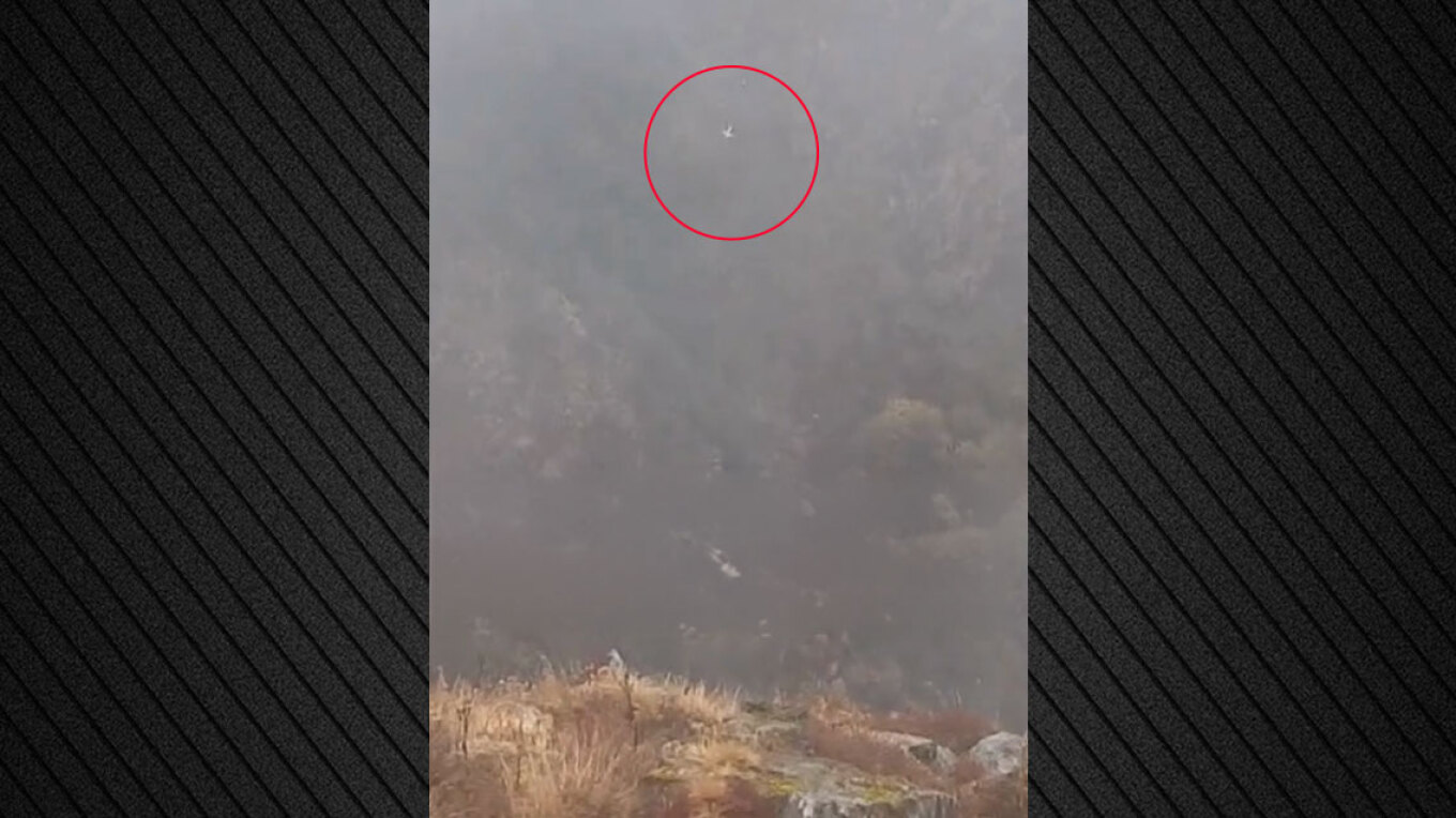 Foto nga burimi: Gjashtë të vdekur nga rrëzimi i helikopterit në Himalaje, mes viktimave edhe piloti
