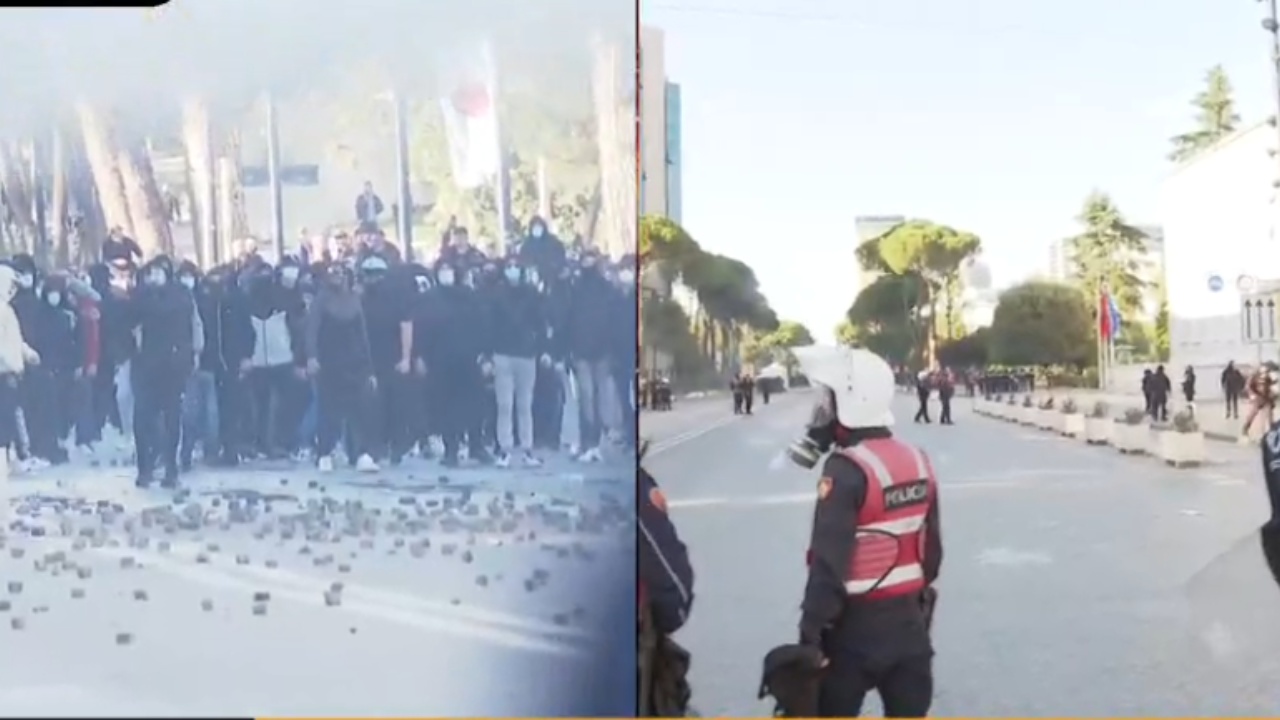 Foto nga burimi: Nisin tensionet te Kryeministria/ Protestuesit sulmojnë me gurë efektivët, policia i përgjigjet me gaz lotsjellës dhe ujë
