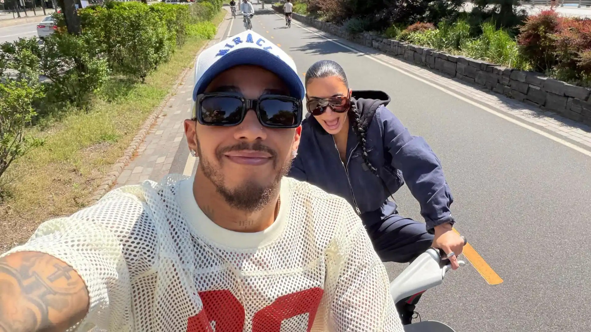 lewis-hamilton-i-ploteson-55-kriteret-deklarata-e-kim-kardashian-qe-terhoqi-vemendjen