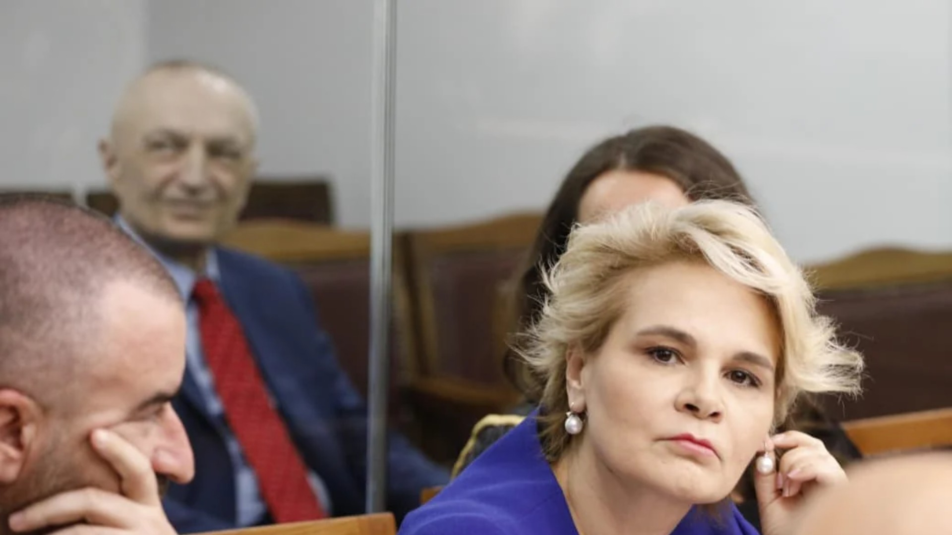 Avokatët vijojnë bojkotin  shtyhet seanca për Ilir Metën dhe Monika Kryemadhin