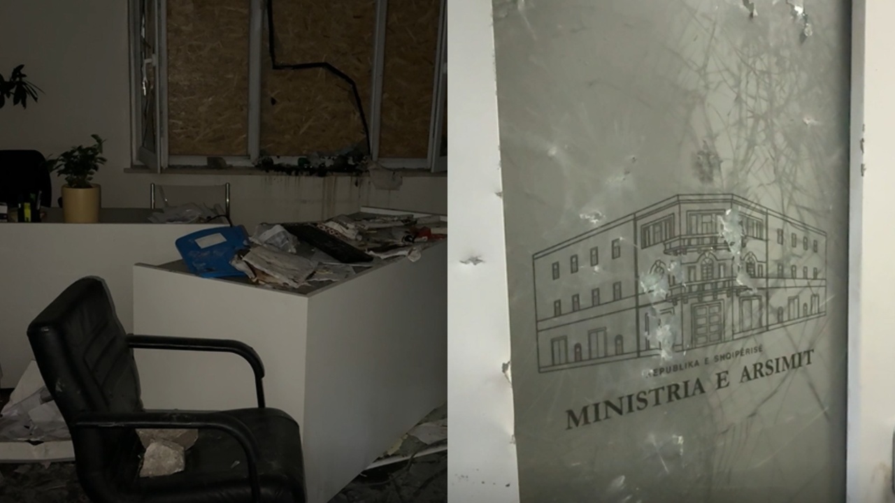 Foto nga burimi: VIDEO/ U sulmua dhe u dogj gjatë protestave të dhunshme, pamje nga Ministria e Arsimit plotësisht e dëmtuar