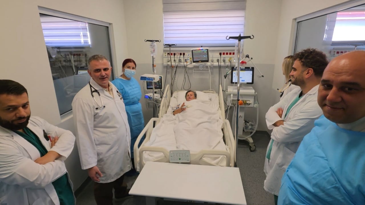 Ndërhyrje e rrallë në aortë  Ekipi i spitalit  Memorial  vendos endoprotezën  pacientja drejt rikuperimit