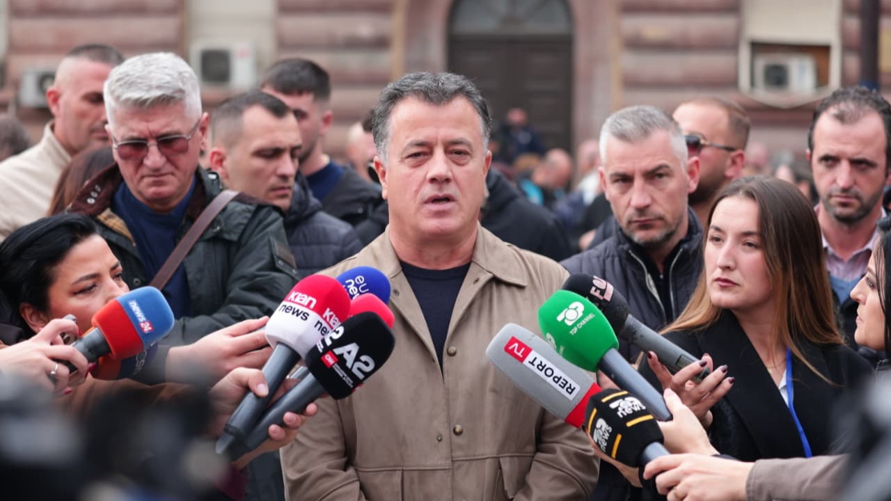 ne-kemi-qene-cdo-dite-ne-krah-te-studenteve-noka-protesta-e-flamingove-u-asgjesua-nga-rama-koha-e-tregoi-se-disa-u-blene-si-derrat