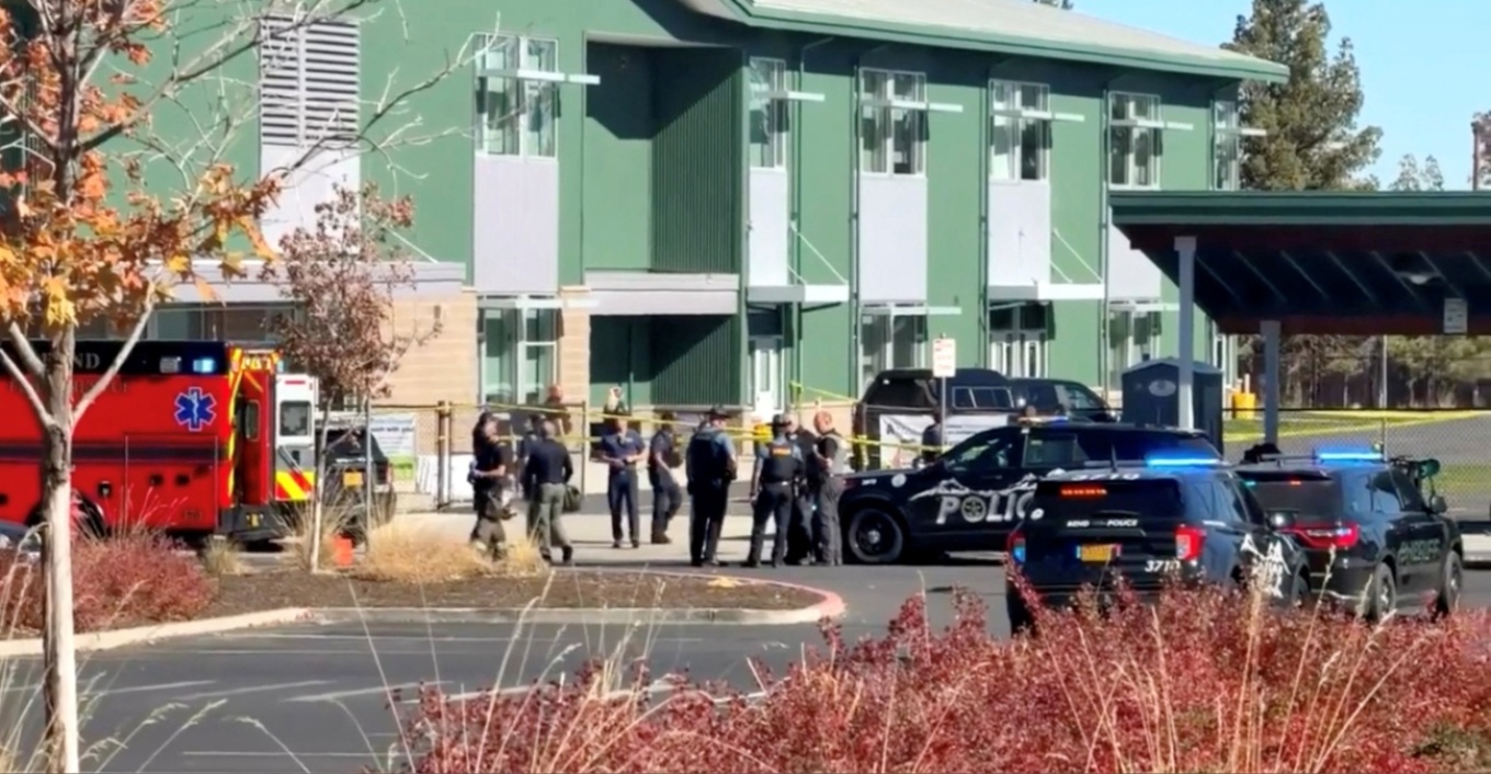 Masakër në një shkollë fillore në Oregon  Vriten 3 fëmijë dhe një mësues  autori 16 vjeçar ekzekutohet nga një qytetar