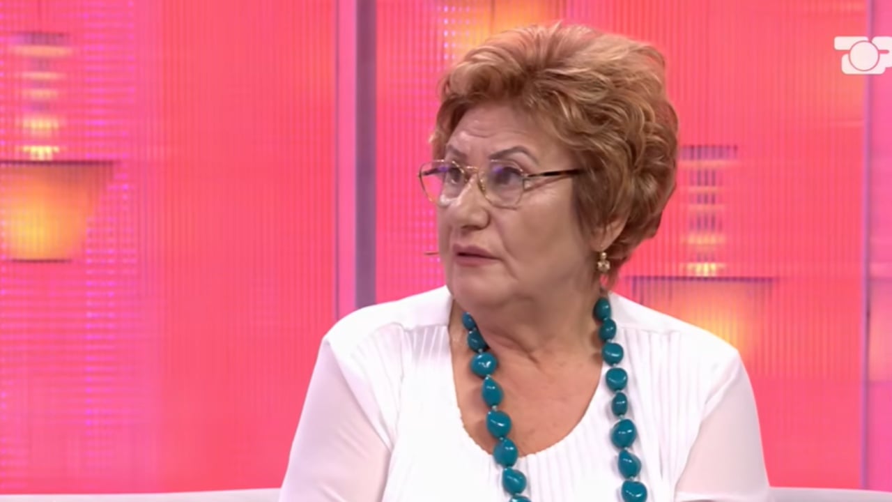 Paro flet për Adi Hilën në  Ftesë në 5   Nip në fshatin tonë  njëherë më tha 