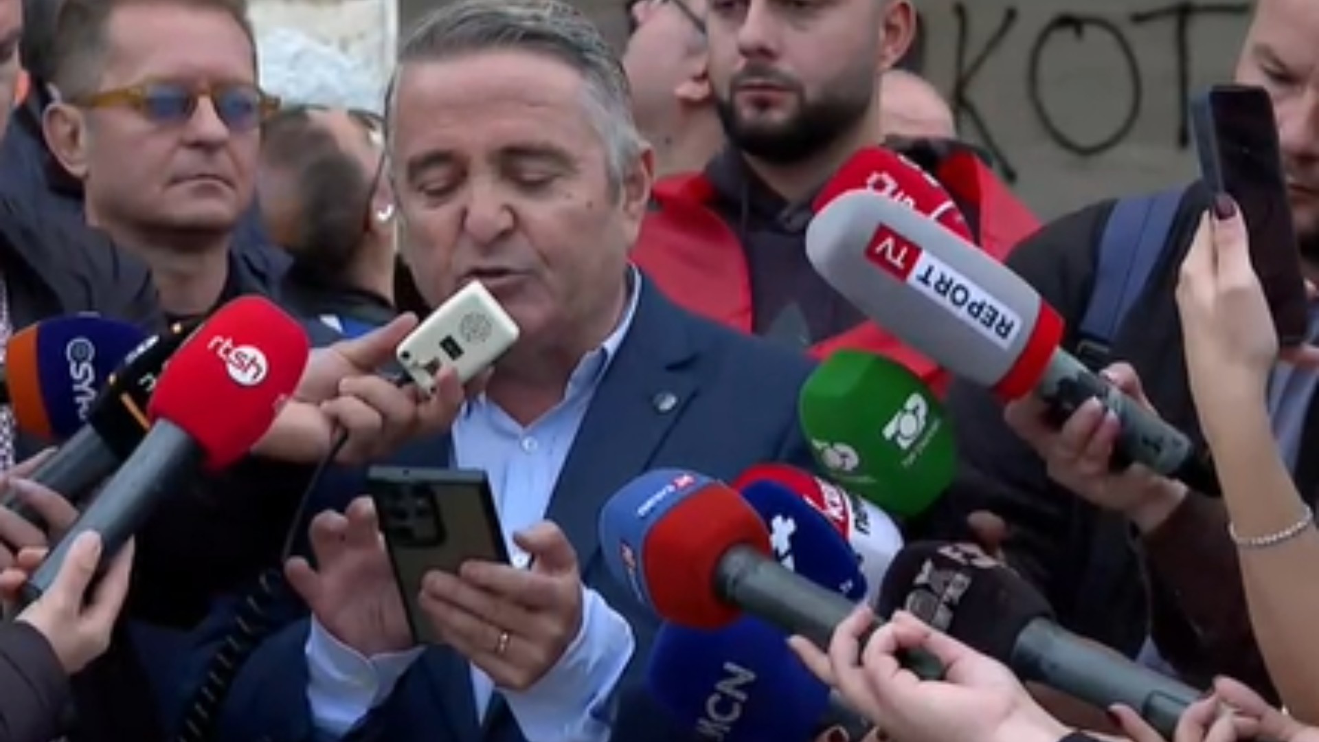Foto nga burimi: “Bojkot deri në dorëheqjen e Ramës”/ Kreu i Sindikatës së Pedagogëve, Kovaçi: Nuk mund të vazhdojmë mësimdhënien teksa studentët dhunohen në rrugë