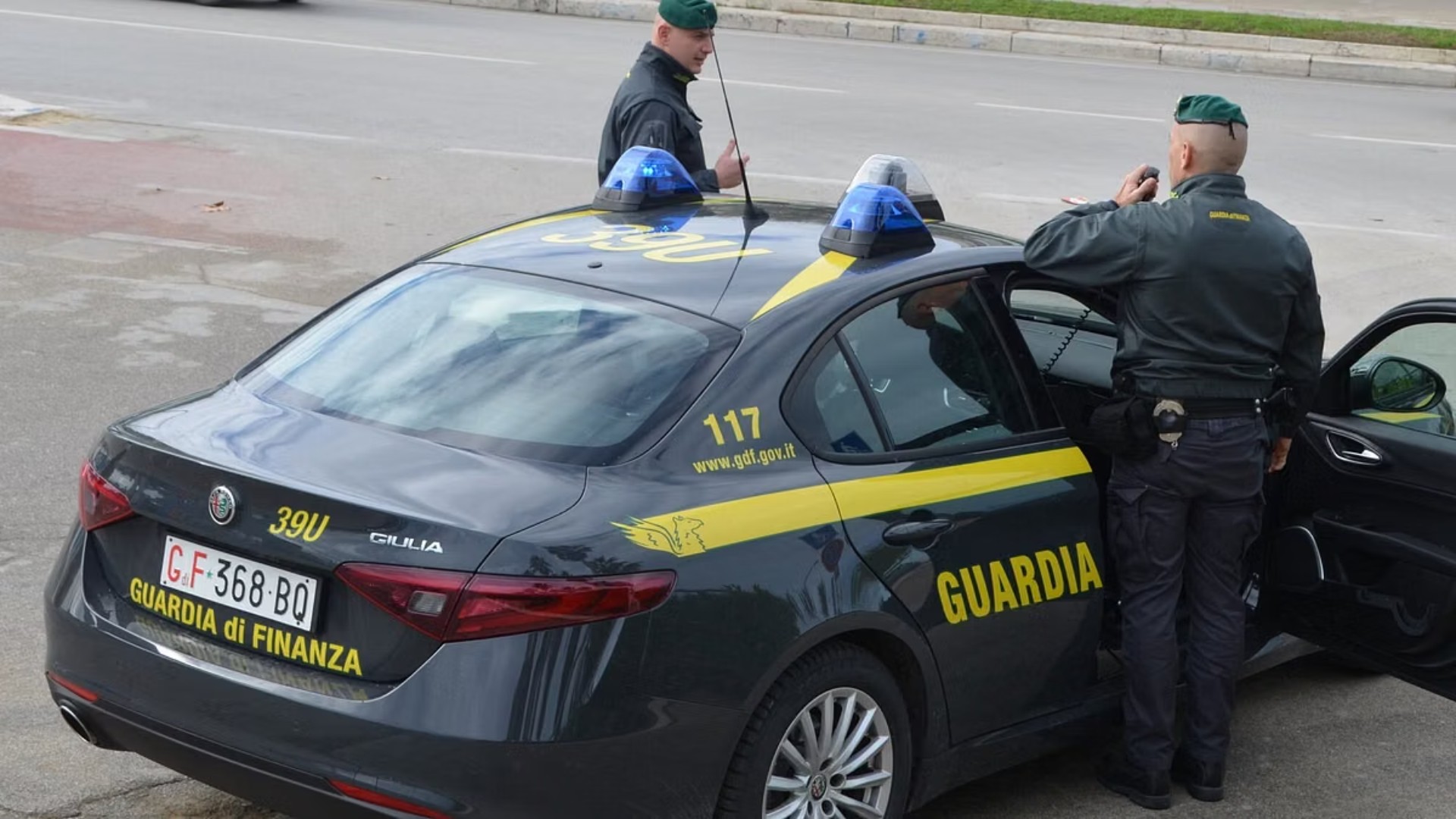  Banka e fshehtë  e mafias në Itali  30 të arrestuar dhe mbi 21 milionë euro të sekuestruara