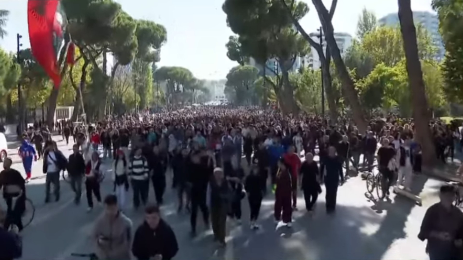 Protestuesit largohen nga Kryeministria, nisin marshim drejt bllokut të ministrive