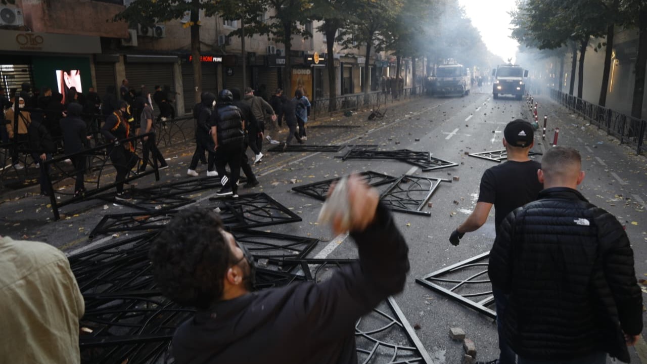 Protesta në Tiranë, MIA përgënjeshtron lajmin për dy studentët në intubim: U bëjmë thirrje qytetarëve të mos besojnë informacione të pavërtetuara